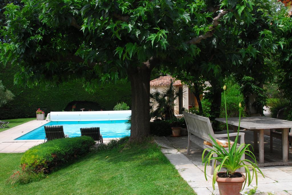 Le Mas Des Lauriers Bed and Breakfast Paradou Exteriör bild