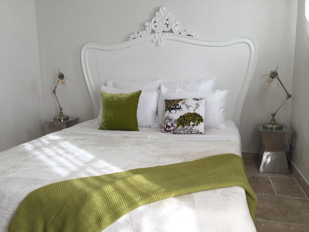 Le Mas Des Lauriers Bed and Breakfast Paradou Rum bild
