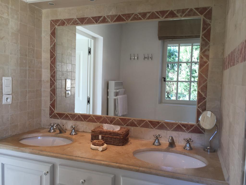 Le Mas Des Lauriers Bed and Breakfast Paradou Rum bild