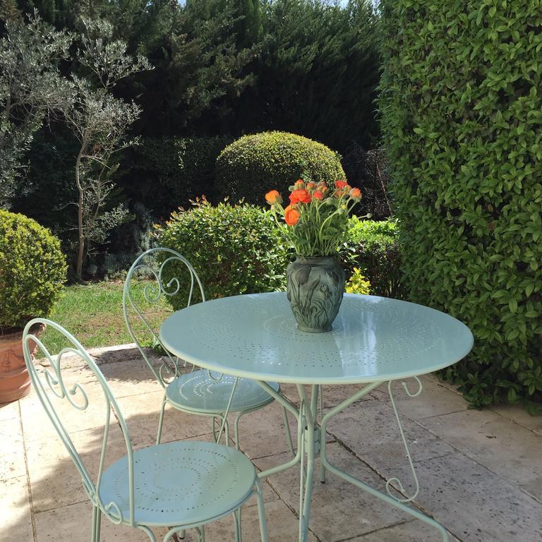 Le Mas Des Lauriers Bed and Breakfast Paradou Rum bild